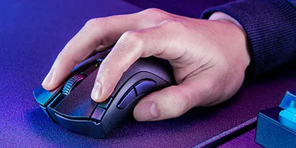 500×500-ergonomic razer mouse